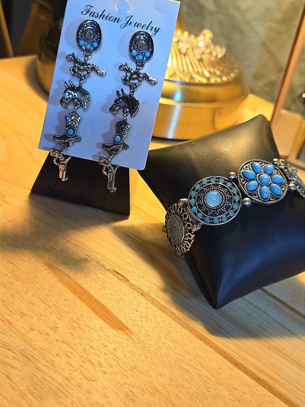 Fashion Jewelry Turquoise Western-Style Bracelet and Earrings Set